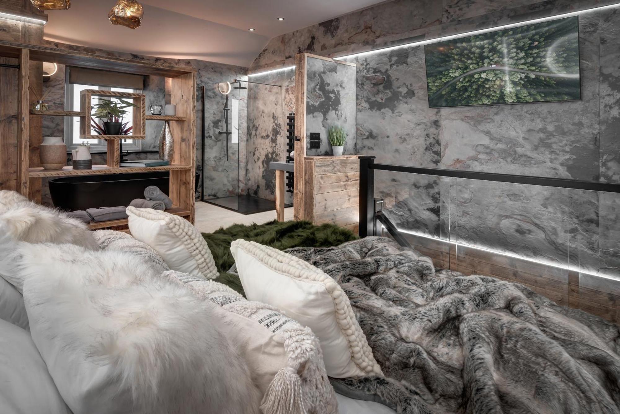 Coronation Cottages, Modernised 200-Year-Old Lake District Cottage Getaway For Two Lindale ภายนอก รูปภาพ